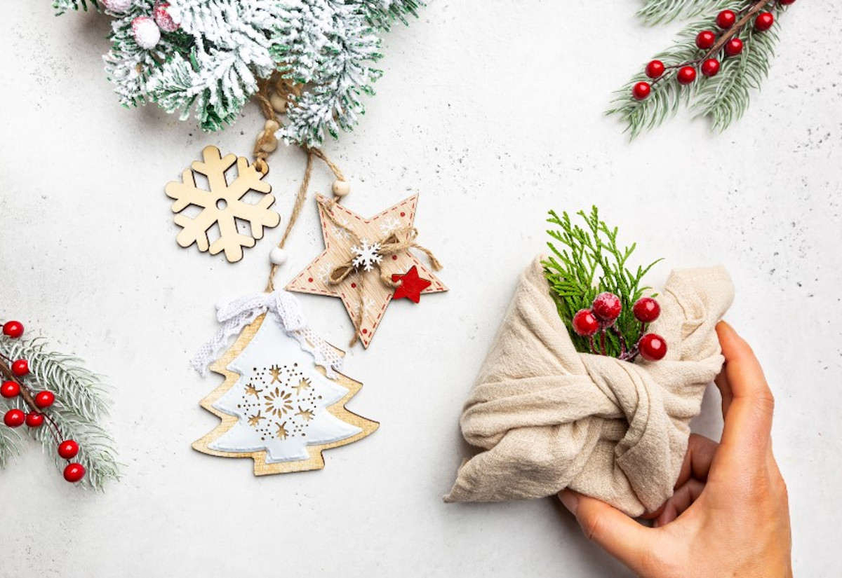 Sfaturi simple despre cum să împachetezi organic cadourile de Crăciun