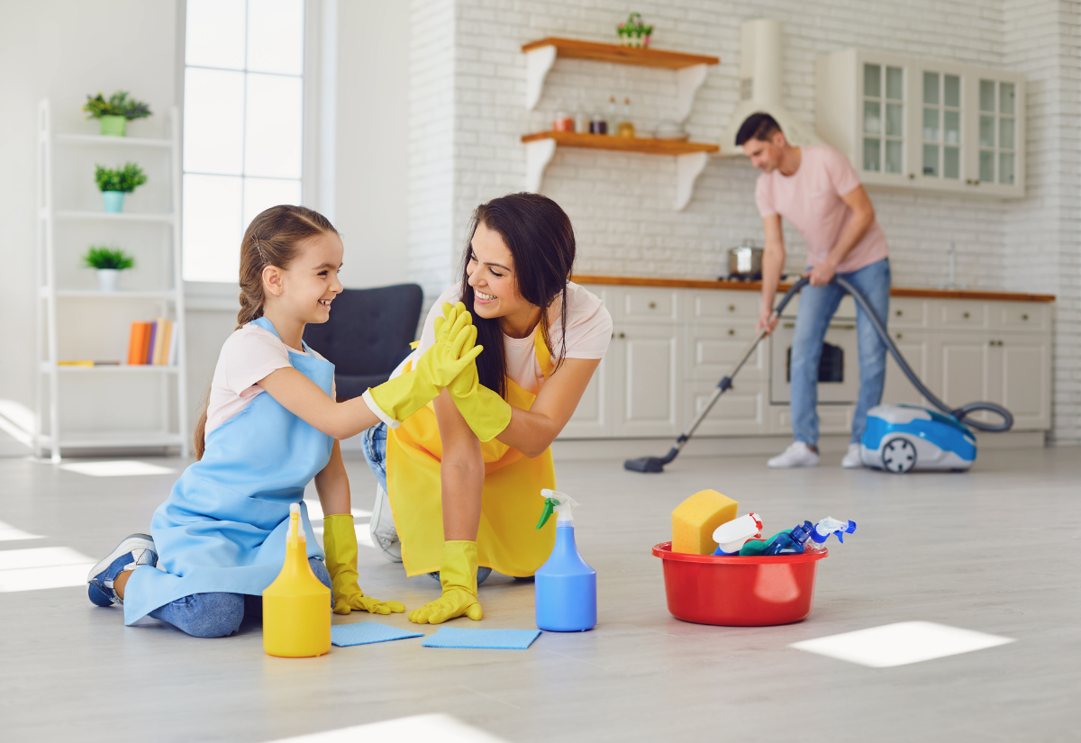 Ziua Internațională a Familiei: Cum să implici întreaga familie în curățenie într-un mod distractiv